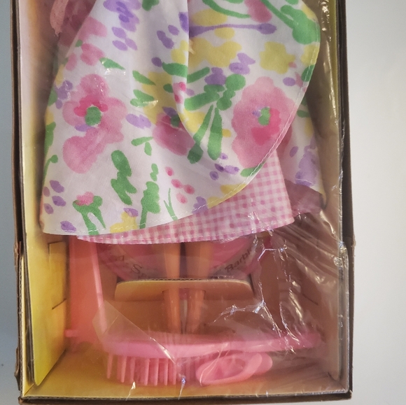 1996 Barbie Spring Petals AVON Special Edition Doll In BOX - Picture 4 of 6
